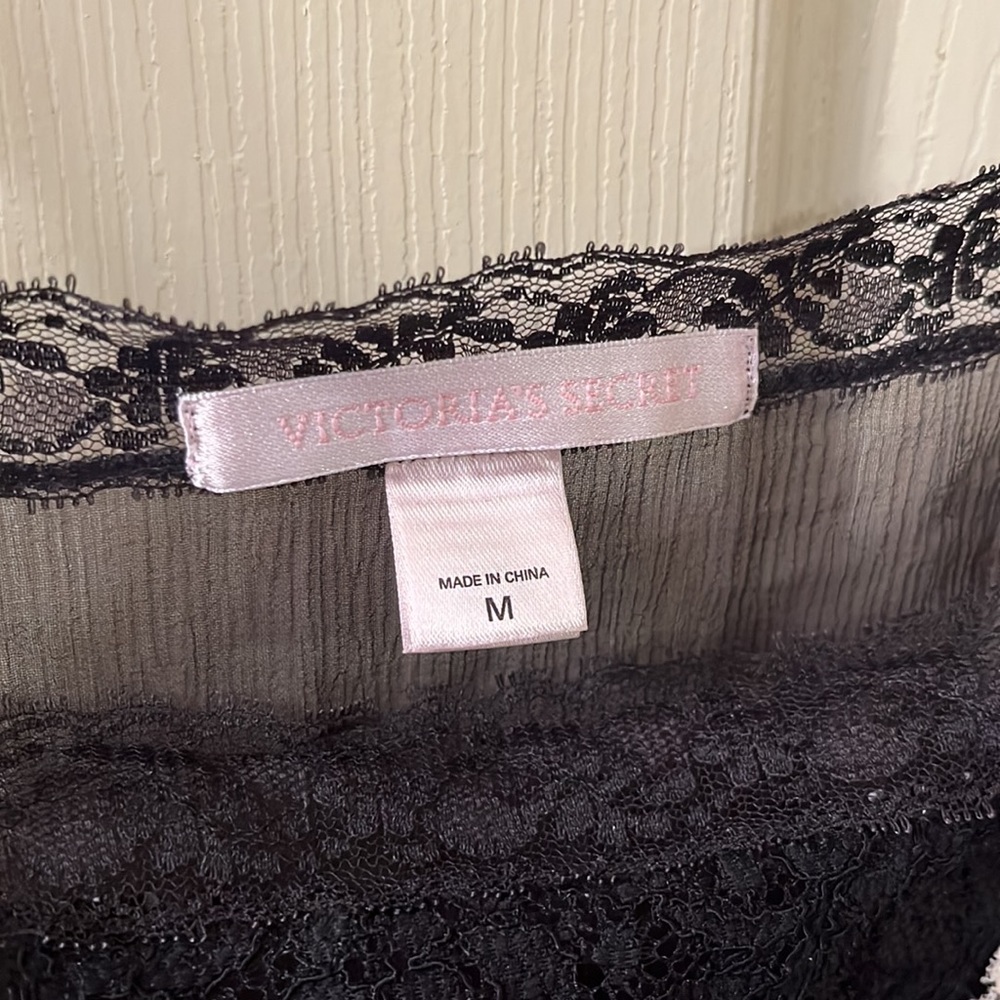 VICTORIA SECRET LINGERIE SIZE MEDIUM - Picture 2 of 4